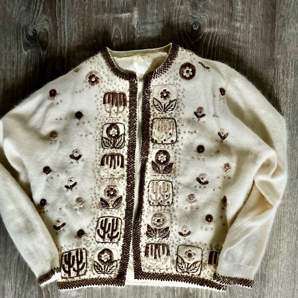 Vintage cashmere embroidered festive floral nature hippie cardigan